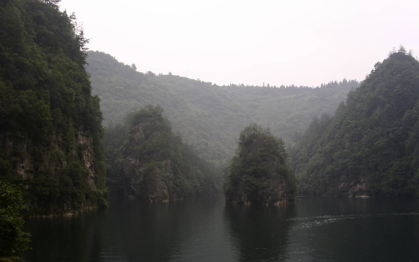 Golden Whip Brook and Zhangjiajie Grand Canyon on the 5-Day Avatar Zhangjiajie Group Tour Golden Whip Brook and Zhangjiajie Grand Canyon on the 5-Day Avatar Zhangjiajie Group Tour