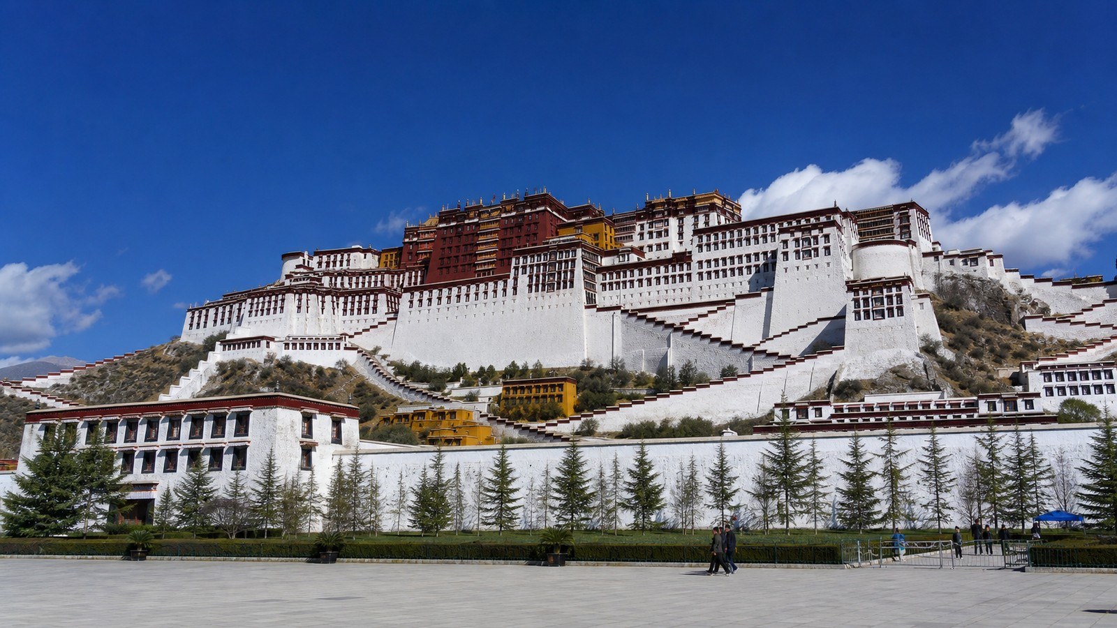 Potala Palace sightseeing in Lhasa; Lhasa Tour, Day 4 of 13-Day China Group Tour from Shanghai with Holy Tibet Discovery