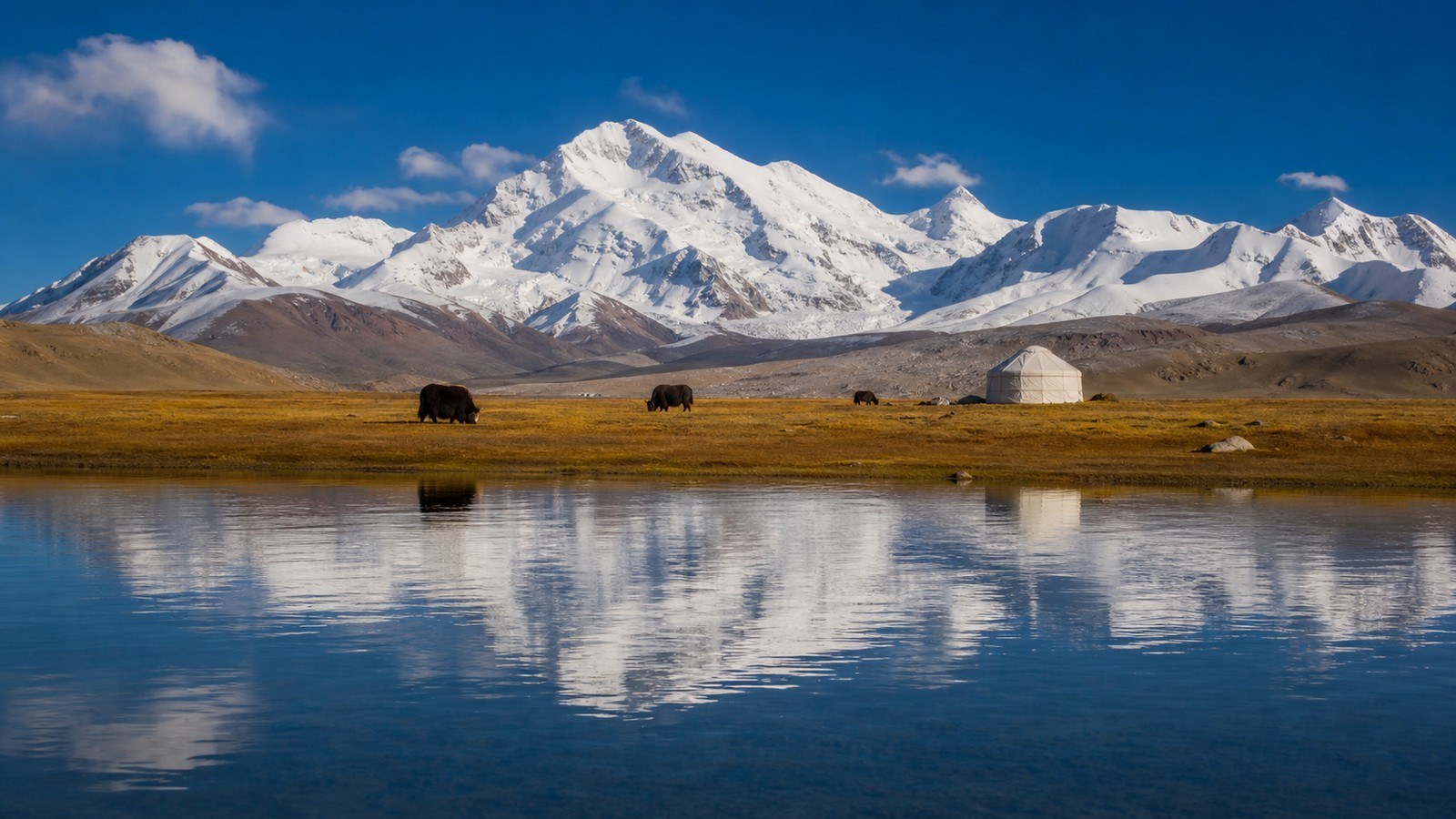 Karakul Lake and Tashkurgan via the Karakoram Highway, Day 2 of 13-Day Silk Road Group Tour from Kashgar to Xining (Xinjiang/Gansu/Qinghai)
