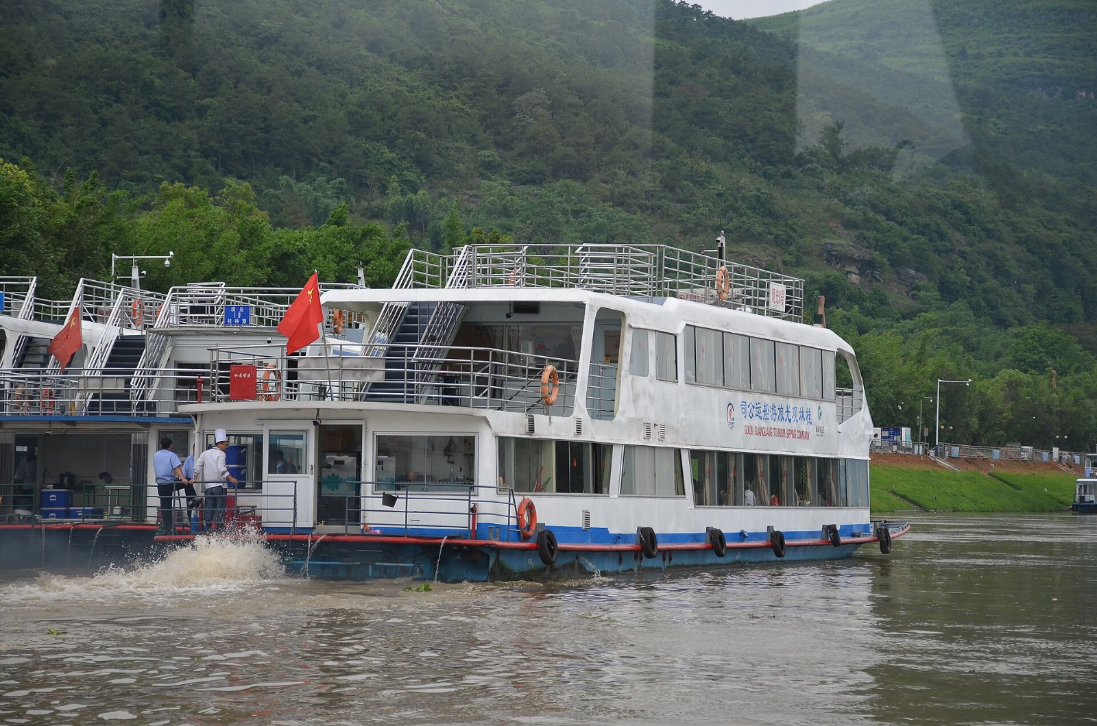 Guilin to Yangshuo Tour – Li River Cruise + Yangshuo Countryside + West Street, Day 3 of 4-Day Guilin and Yangshuo Tour