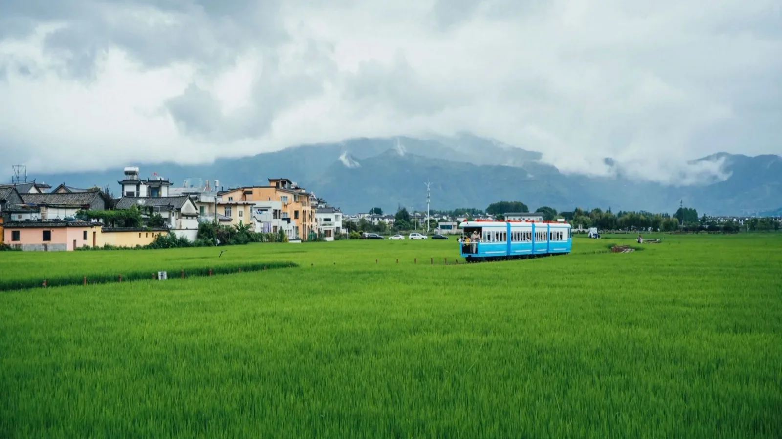 Erhai Lake S-Bend; Travel from Dali to Lijiang on the 7-Day Yunnan Golf Tour: Spring City, Dali & Lijiang Erhai Lake S-Bend; Travel from Dali to Lijiang on the 7-Day Yunnan Golf Tour: Spring City, Dali & Lijiang