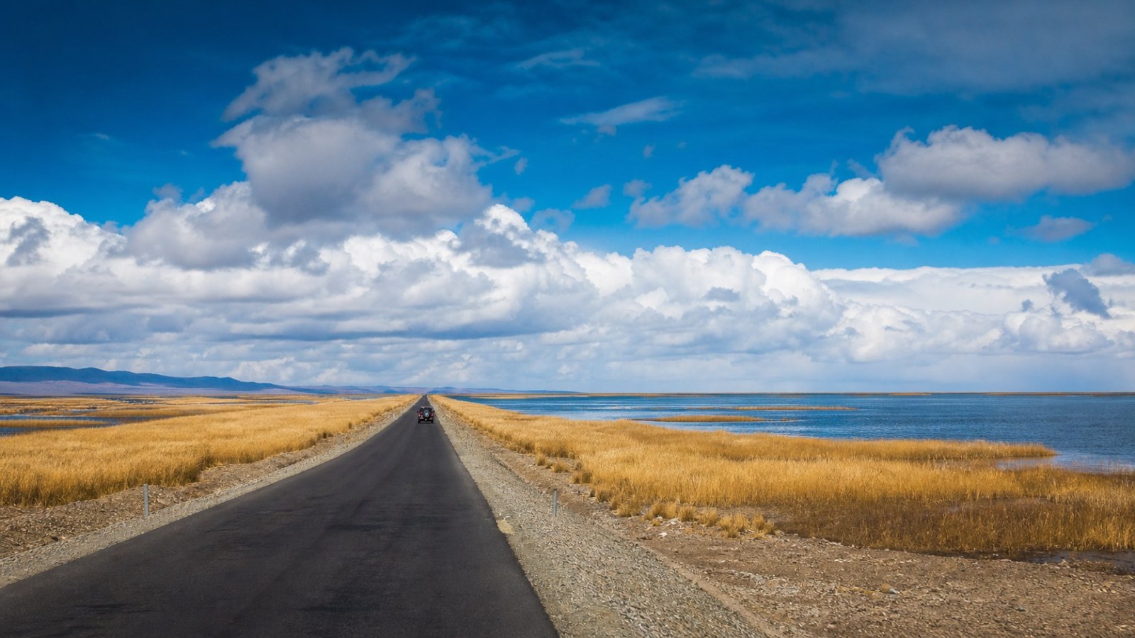 G331 border road crossing wetlands beside Xingkai Lake