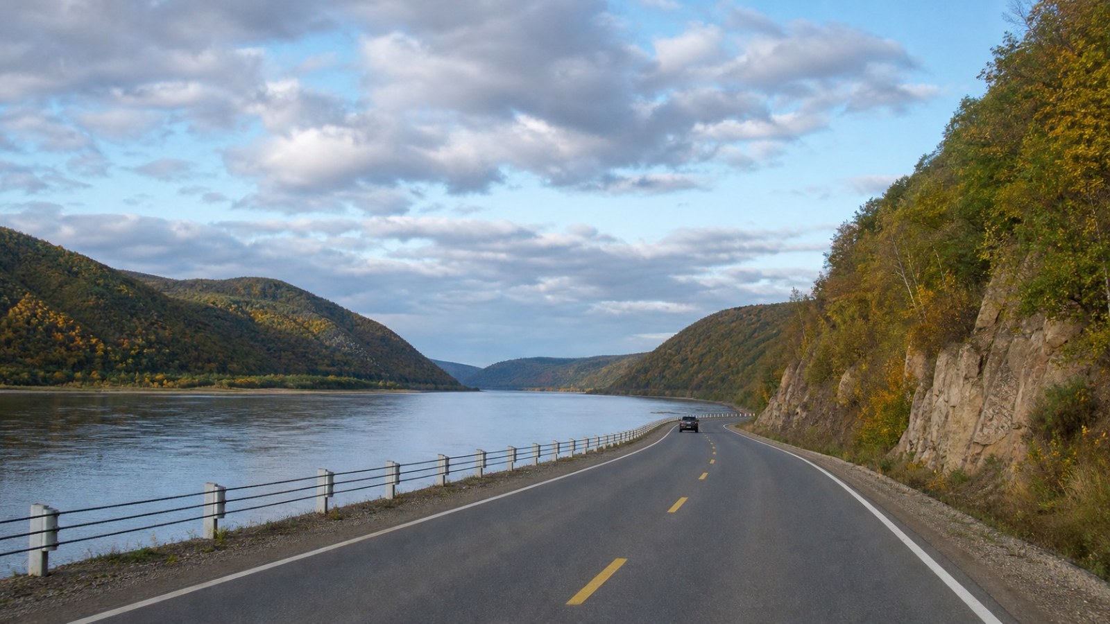 Border road following the Heilongjiang River from Heihe to Huma