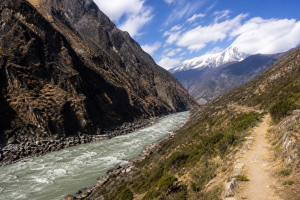 Tiger Leaping Gorge Hiking Guide: One Day or Two Days?