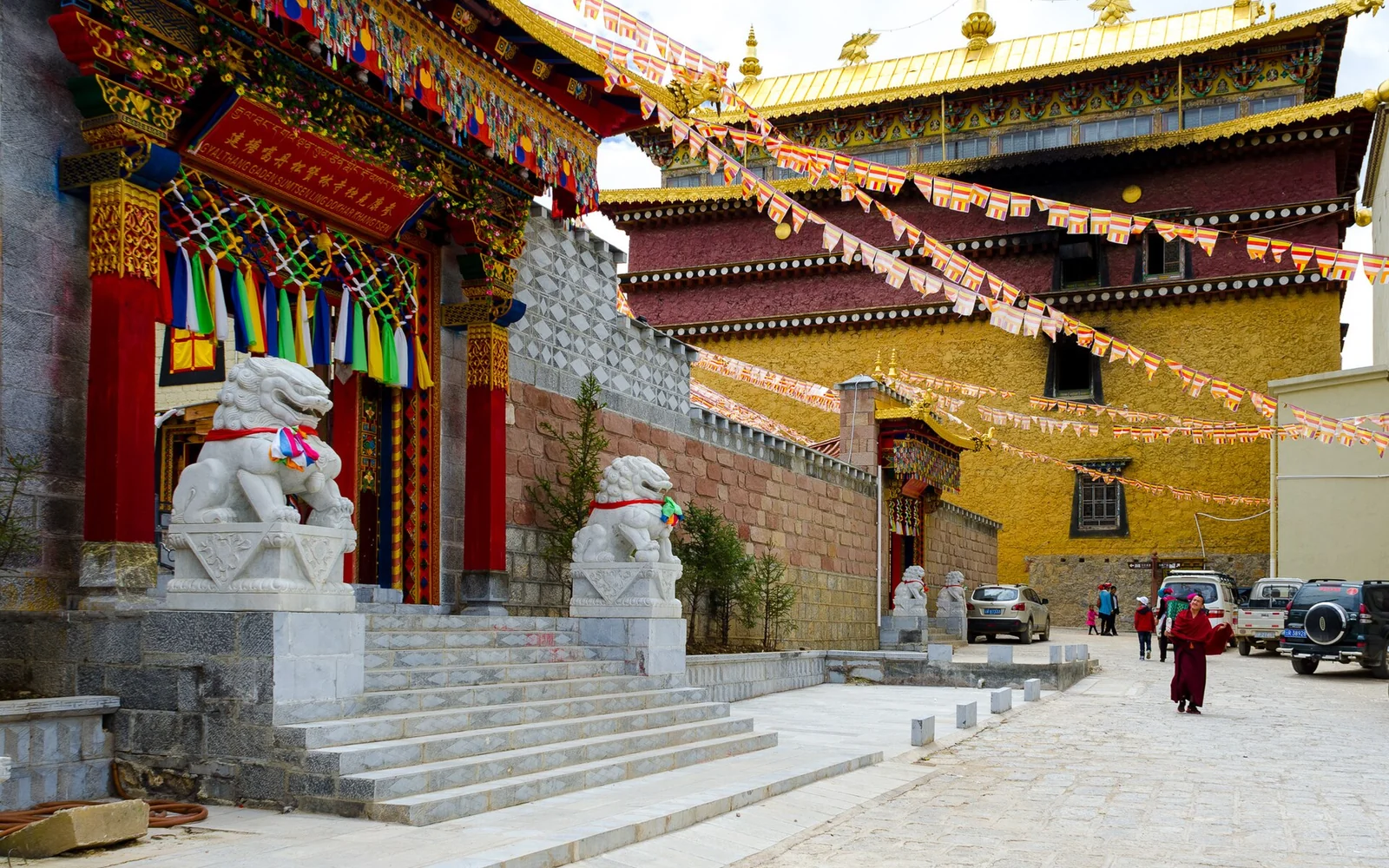 Songzanlin and Village Architecture on the 6-Day Shangri-La Tibetan Art & Landscape Study Tour