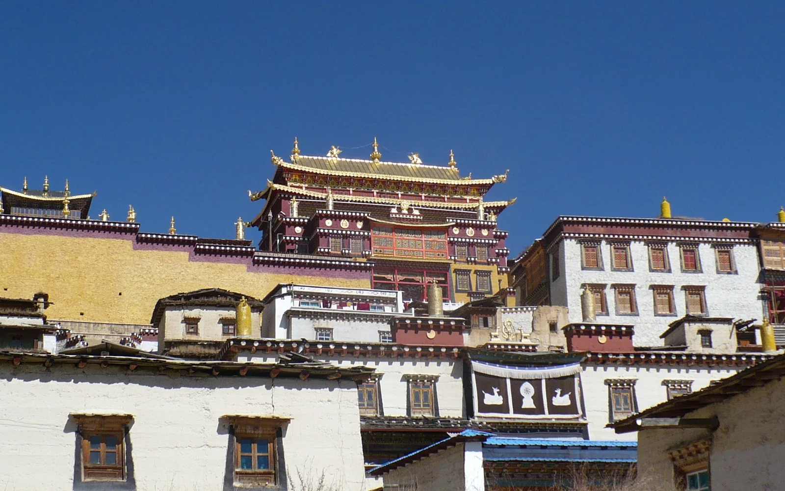 Tibetan architecture at Songzanlin Monastery