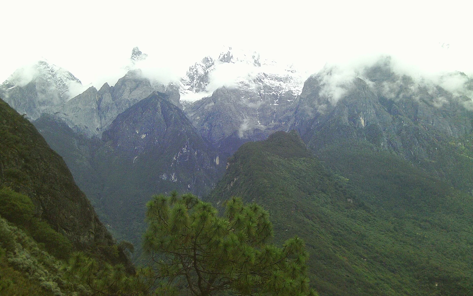 Tiger Leaping Gorge mountain landscape
