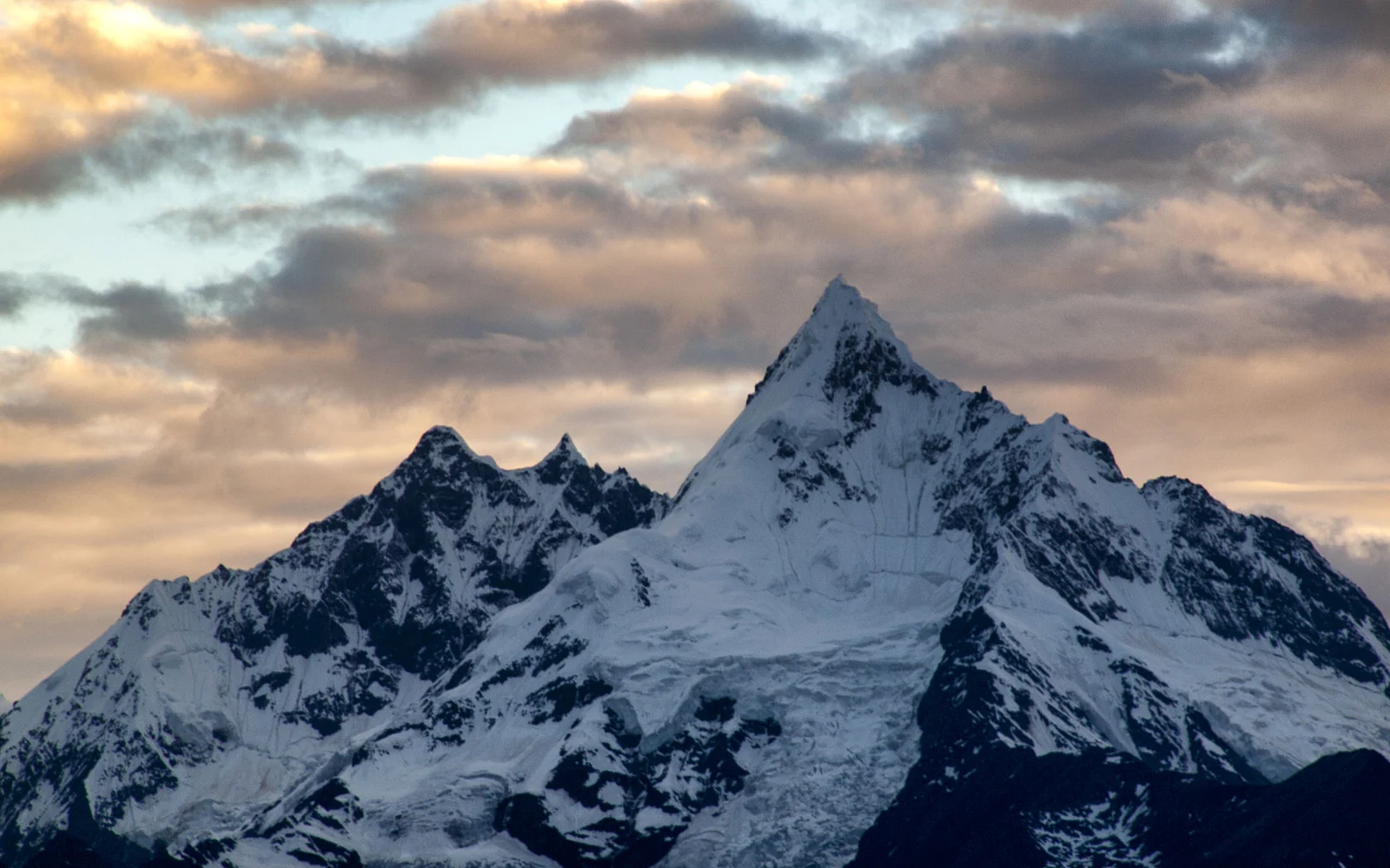 Meili Snow Mountain at dusk