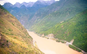2-Day Tiger Leaping Gorge High Trail Hike from Lijiang