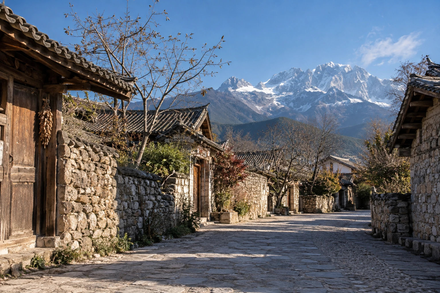 A quiet lane in Baisha near Lijiang