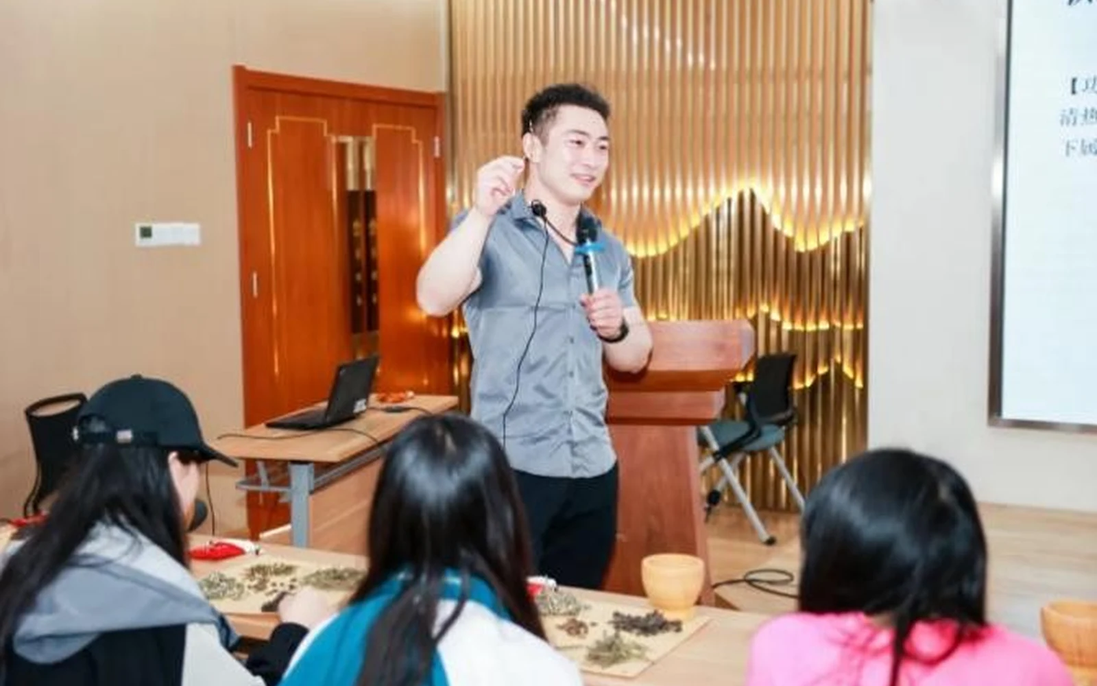 Ye Kaitai Medicine Heritage on the 4-Day Wuhan Heritage, Medicine & University Study Tour