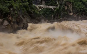 5-Day Shangri-La to Lijiang Tour with Tiger Leaping Gorge
