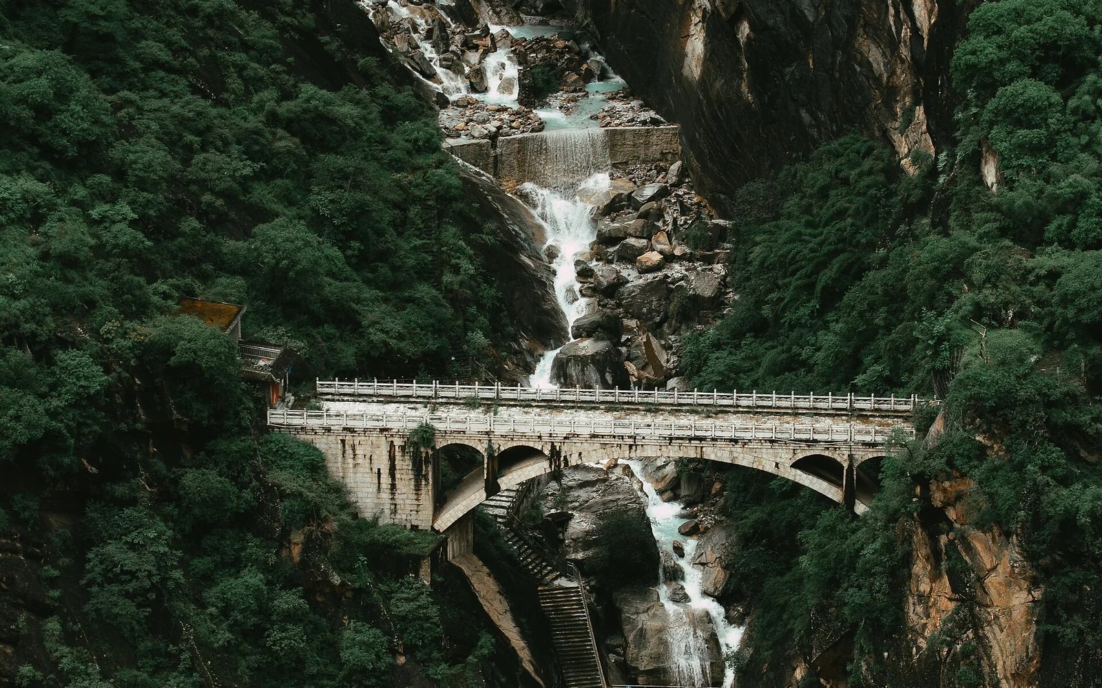 View over Tiger Leaping Gorge