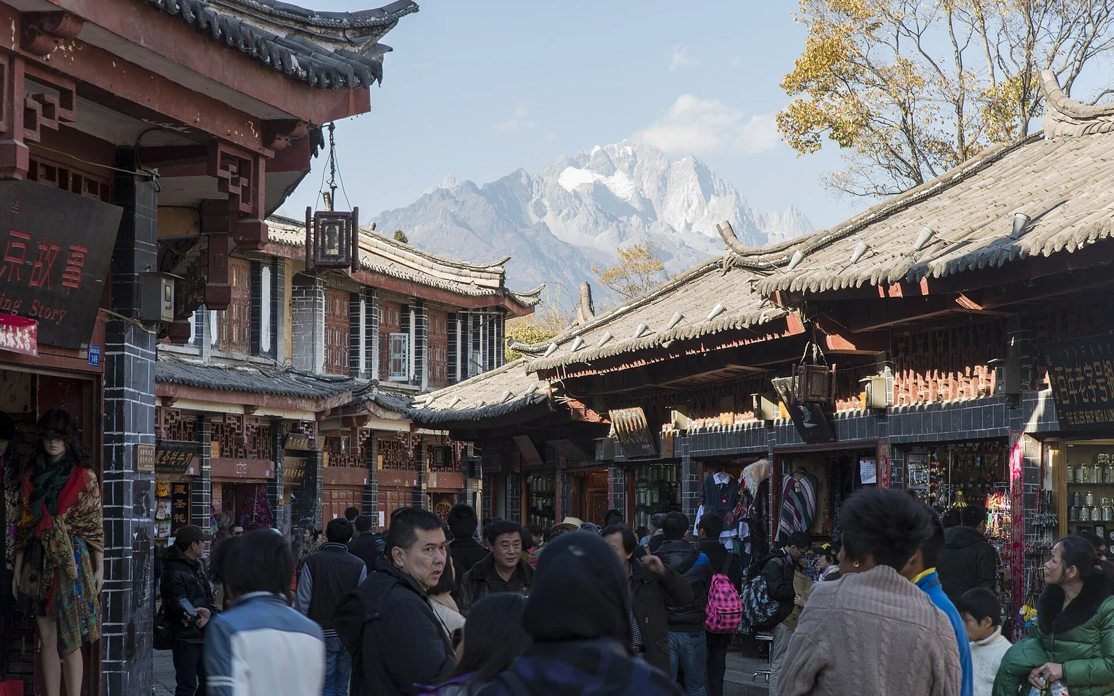 Lijiang Old Town beneath Jade Dragon Snow Mountain