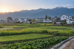 Dali with Kids: Lake Time, Village Walks & Simple Crafts