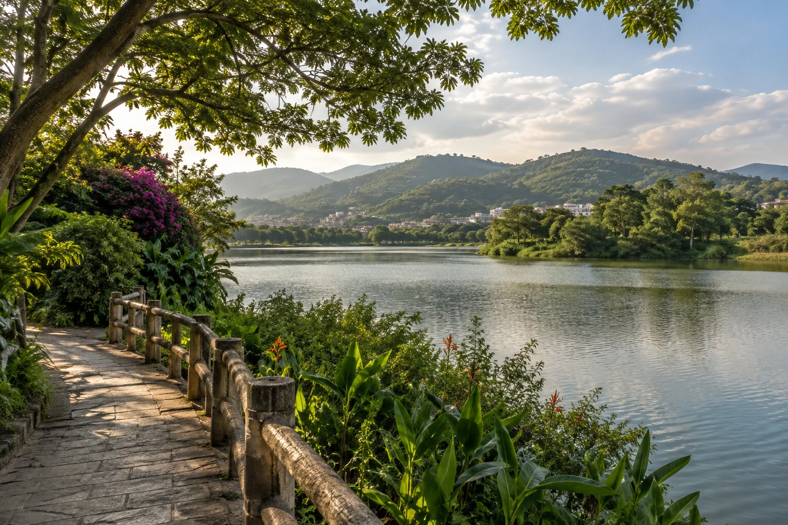 Lakeside greenery in Pu’er, Yunnan