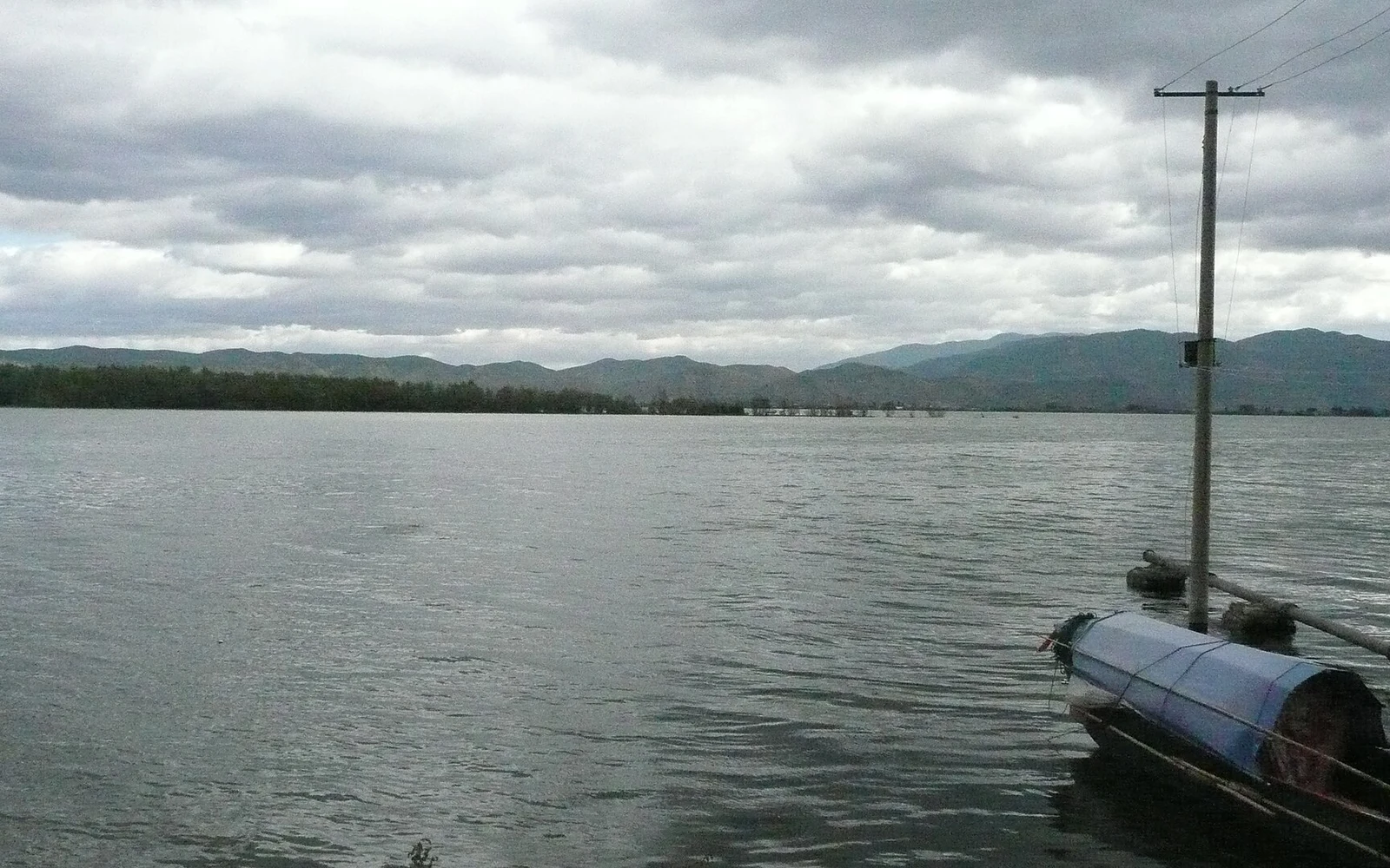 Boat beside the shore of Erhai Lake