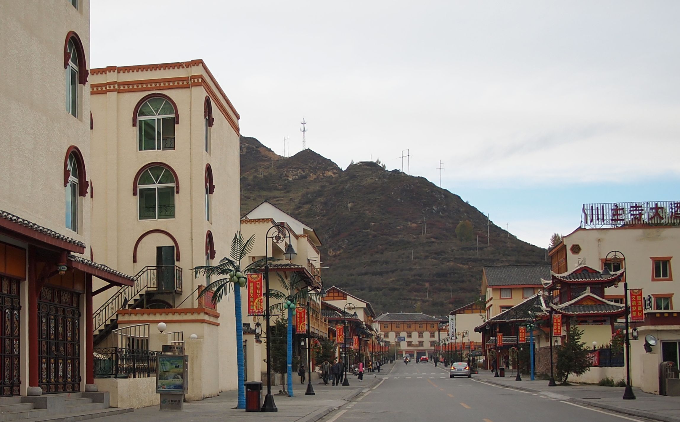 Chuanzhusi, a meeting point for northern Sichuan treks