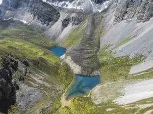A pair of mountain lakes on the Cuoni route