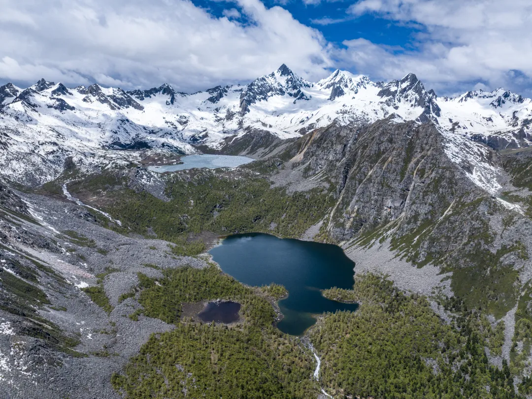High lakes beneath the Dangling mountain skyline