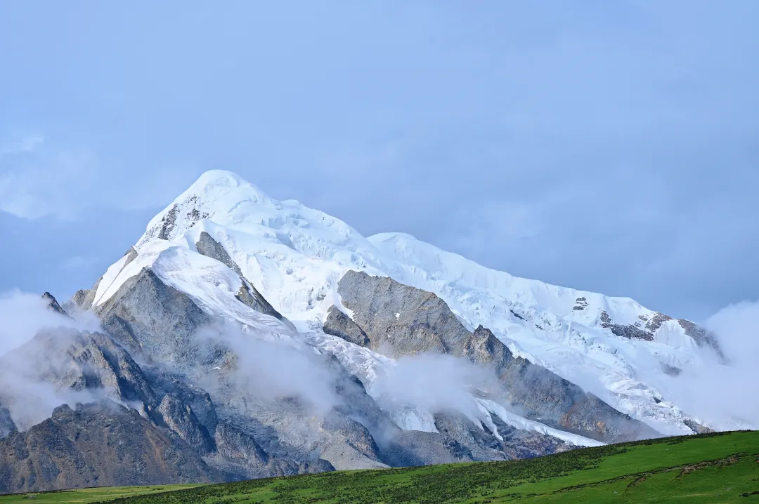 Snow peaks in the Genyen mountain landscape