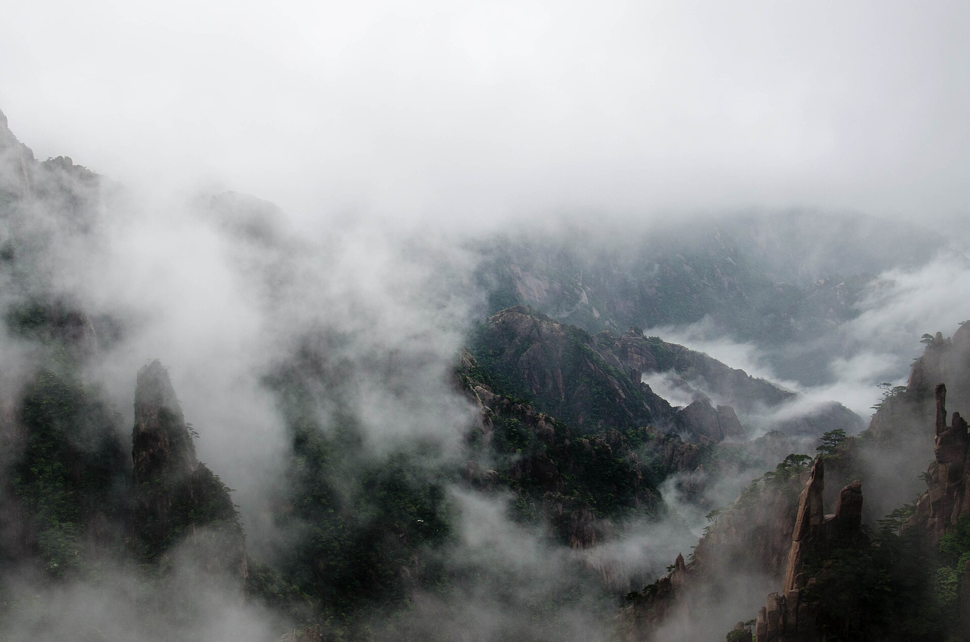Cloud and mist surrounding granite ridges at Huangshan