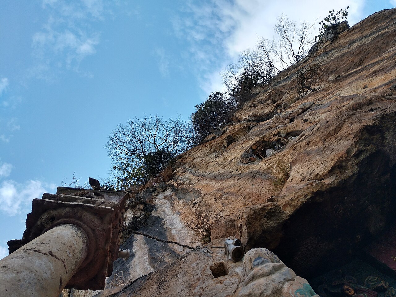 Dragon Gate rock carvings in Kunming’s Western Hills