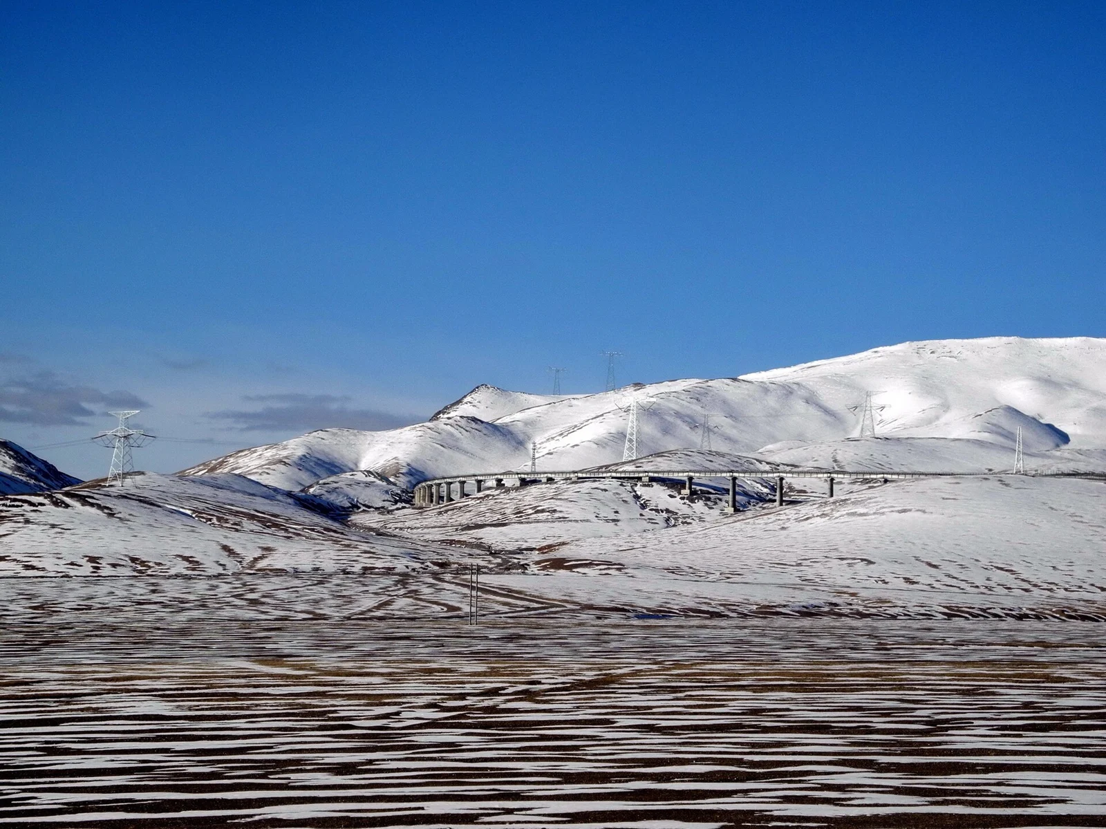 Plateau landscape on the approach to Golmud