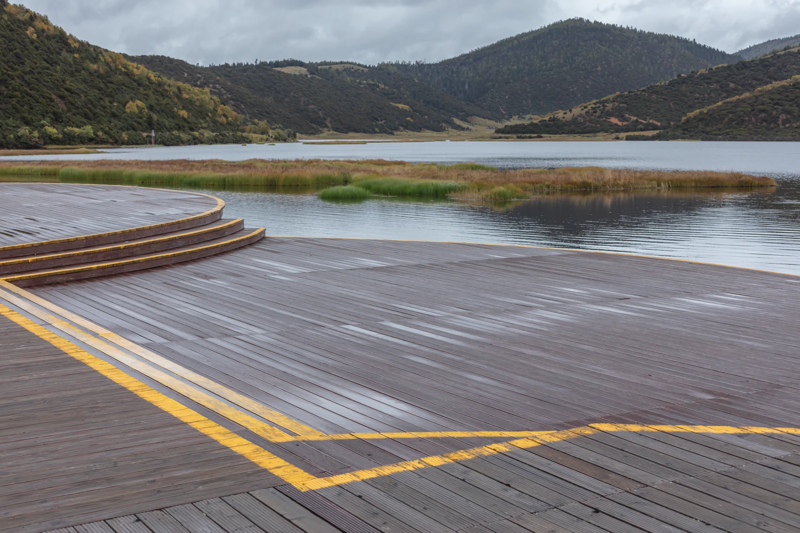 Wooden lakeside walkway and steps beside Shudu Lake
