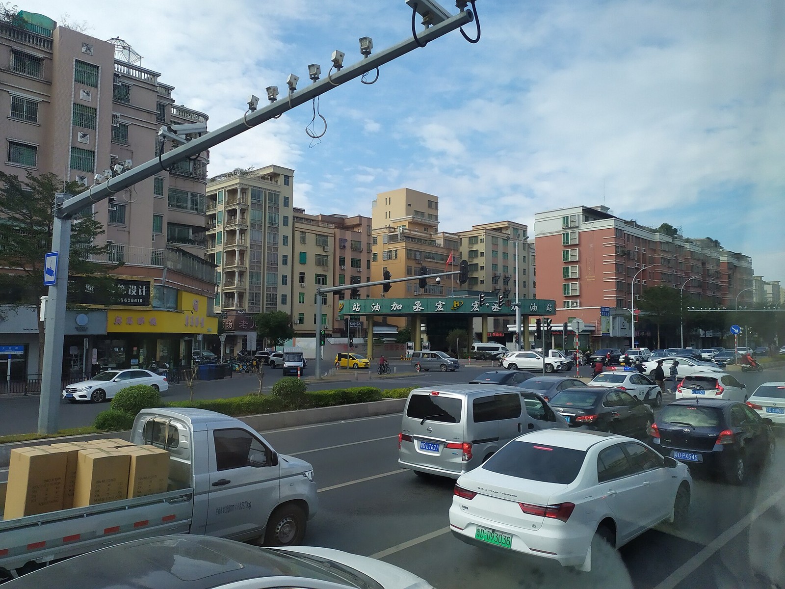 Traffic and buildings along an urban road in Shantou