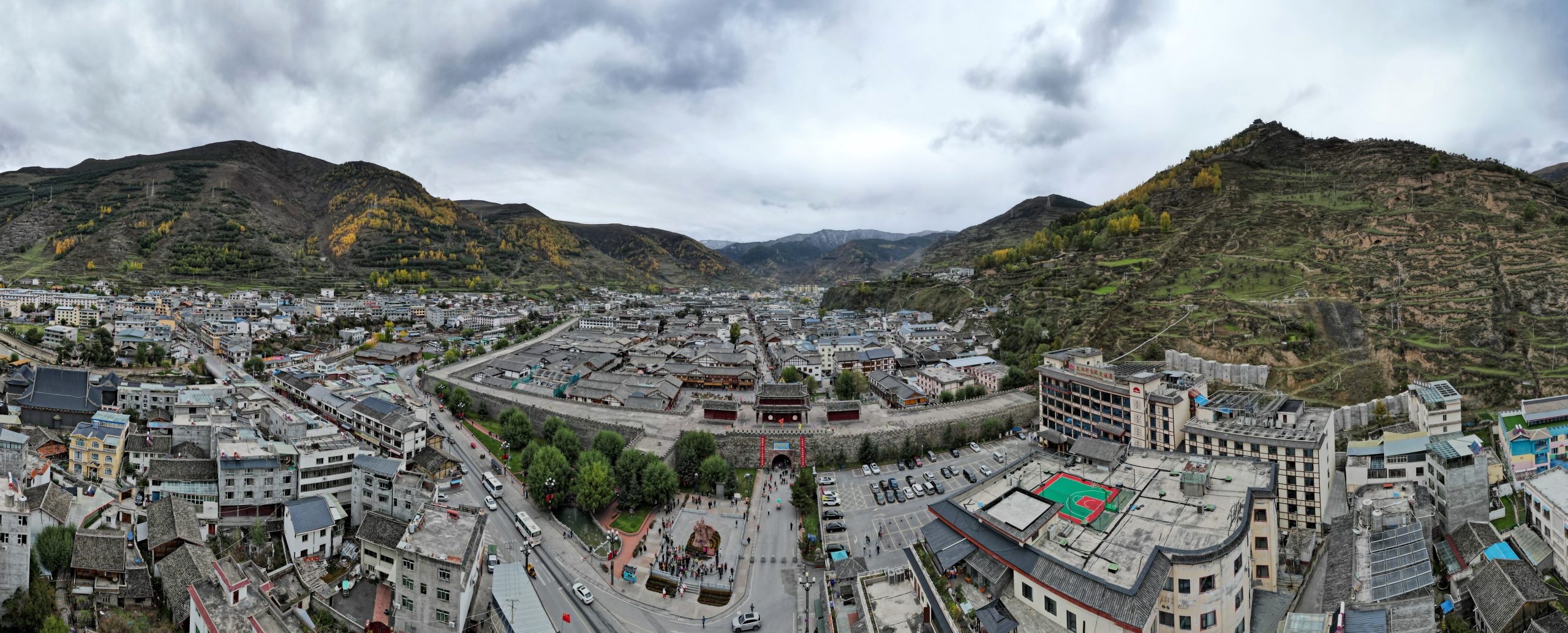 Songpan Ancient City, the local gateway to the mountain region