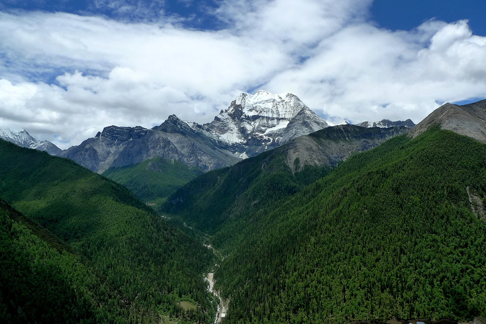Valley near Xiannairi in Yading
