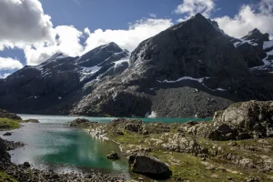 An alpine lake on the Zilong Valley route