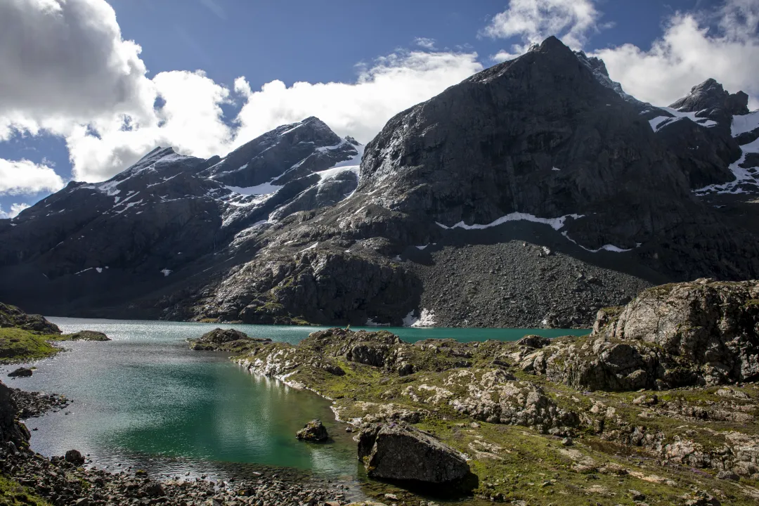 An alpine lake on the Zilong Valley route