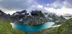 A lake basin and mountain skyline on the Zilong route